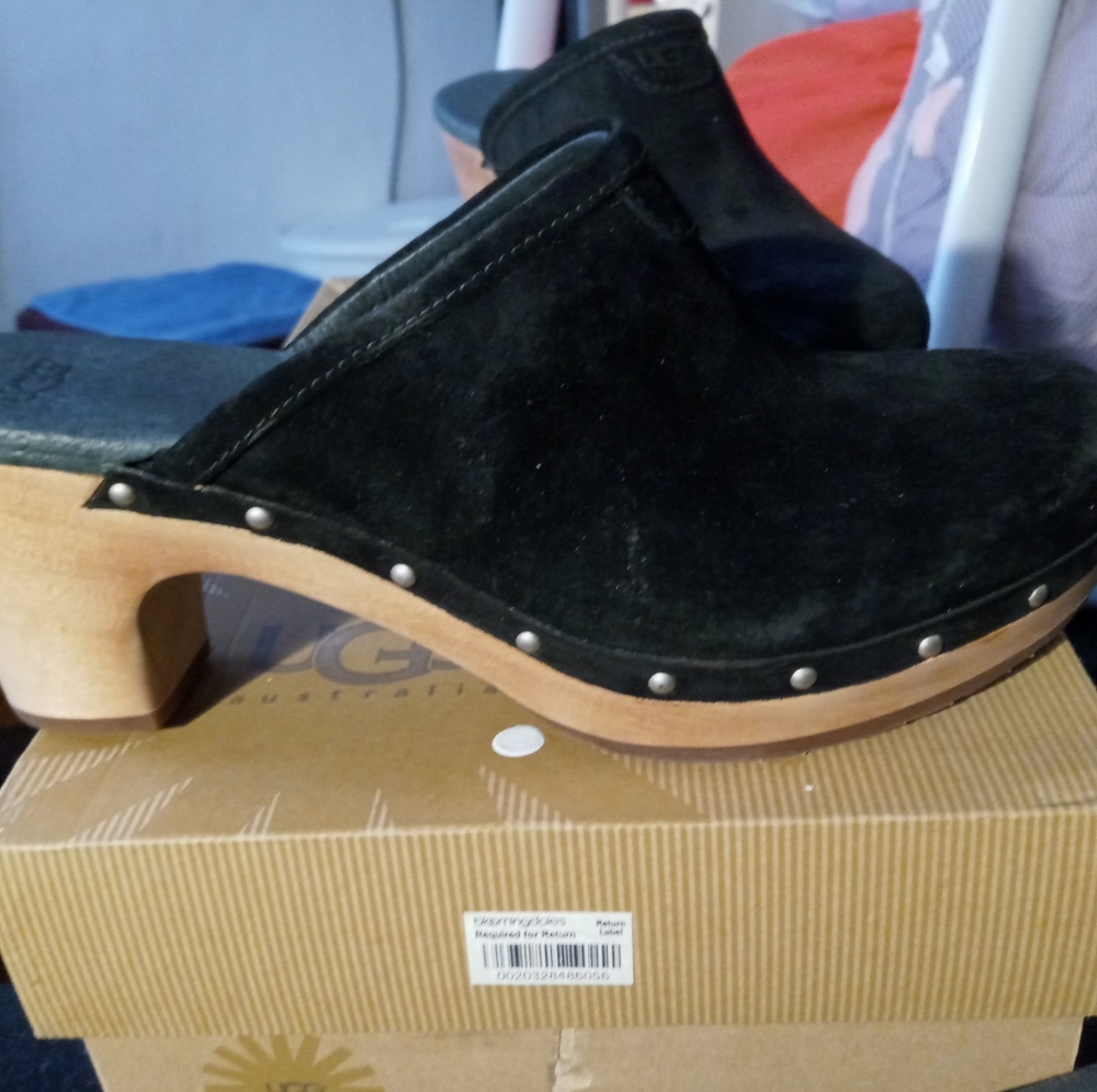 UGG NEVER WORN